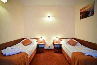 Отель Hotel Venus Kolbudy Двухместный номер с 2 отдельными кроватями-1